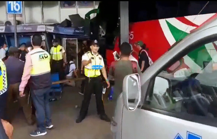 una-persona-muerta-y-varias-heridas-en-accidente-en-interior-de-terminal-de-duran-ecuador221.com_.ec- Una persona muerta y varias heridas en accidente en interior de terminal de Durán