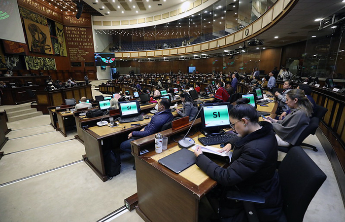 asamblea-nacional-posesiona-a-gonzalez-como-superintendente-de-bancos-ecuador221.com_.ec- Asamblea Nacional posesiona a González como Superintendente de Bancos