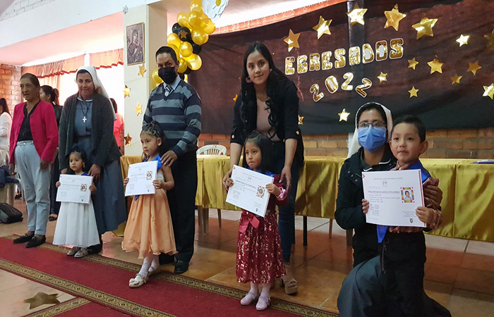 cdi-perpetuo-socorro-vivio-fiesta-de-graduacion-de-41-ninos-y-ninas-ecuador221.com_.ec_ CDI Perpetuo Socorro vivió fiesta de graduación de 41 niños y niñas