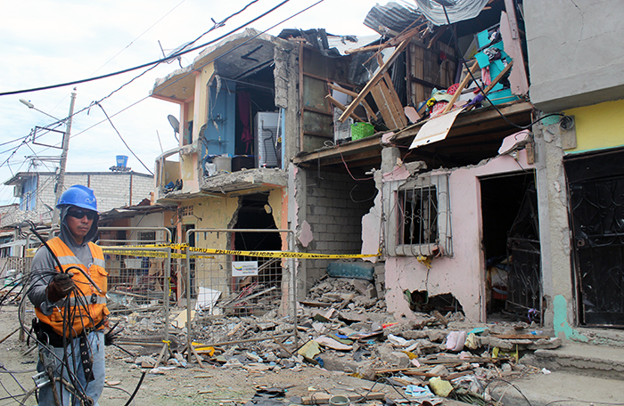 cnt-trabaja-para-reactivar-servicios-en-el-cristo-del-consuelo-ecuador221.com_.ec_ CNT trabaja para reactivar servicios en el Cristo del Consuelo