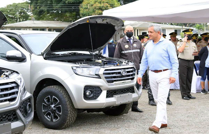 gobierno-entrego-43-camionetas-para-unidades-investigativas-de-la-policia-en-la-zona-8-ecuador221.com_.ec_ Gobierno entregó 43 camionetas para unidades investigativas de la Policía en la Zona 8