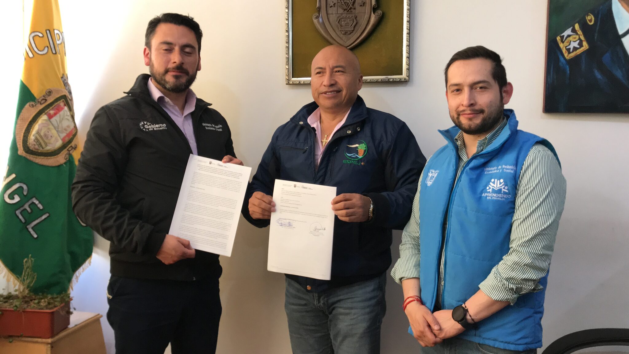 mies-y-gad-de-espejo-suscriben-convenio-a-favor-de-120-personas-con-discapacidad-ecuador221.com_.ec_ MIES y GAD de Espejo suscriben convenio a favor de 120 personas con discapacidad