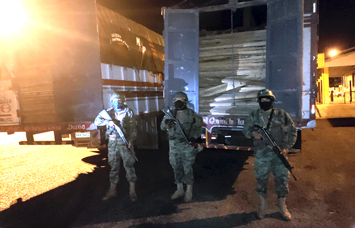 militares-decomisan-madera-en-lago-agrio-ecuador221.com_.ec- Militares decomisan madera en Lago Agrio