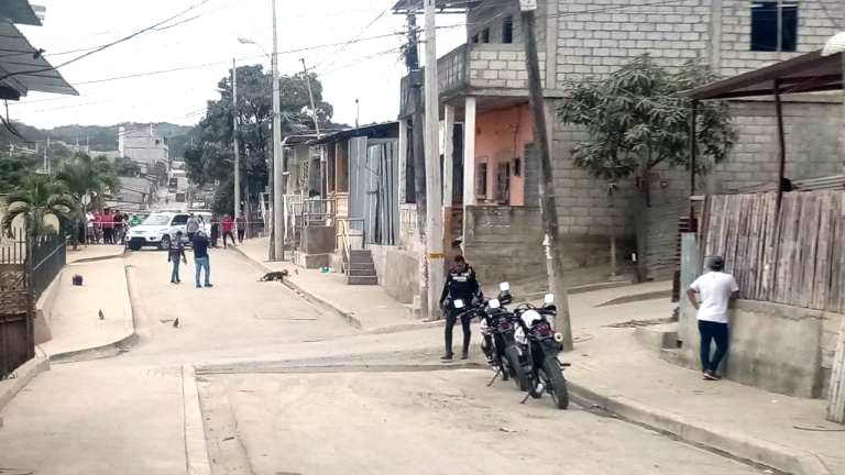 una-balacera-deja-tres-muertos-en-flor-de-bastion-ecuador221.com_.ec_ Una balacera deja tres muertos en Flor de Bastión