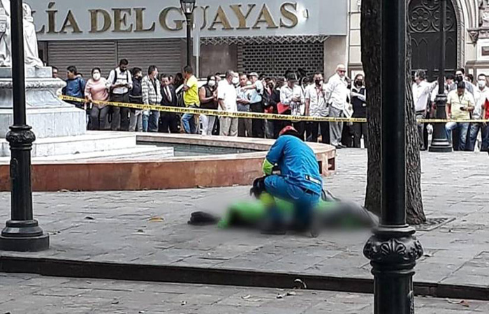asesinan-a-fiscal-afuera-del-edificio-de-la-merced-en-el-centro-de-guayaquil-ecuador221.com_.ec_ Asesinan a fiscal afuera del edificio de La Merced, en el centro de Guayaquil