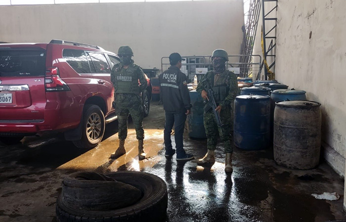 personal-militar-decomiso-1760-litros-de-propil-acetato-en-lago-agrio-ecuador221.com_.ec_ Personal militar decomisó 1760 litros de propil acetato en Lago Agrio