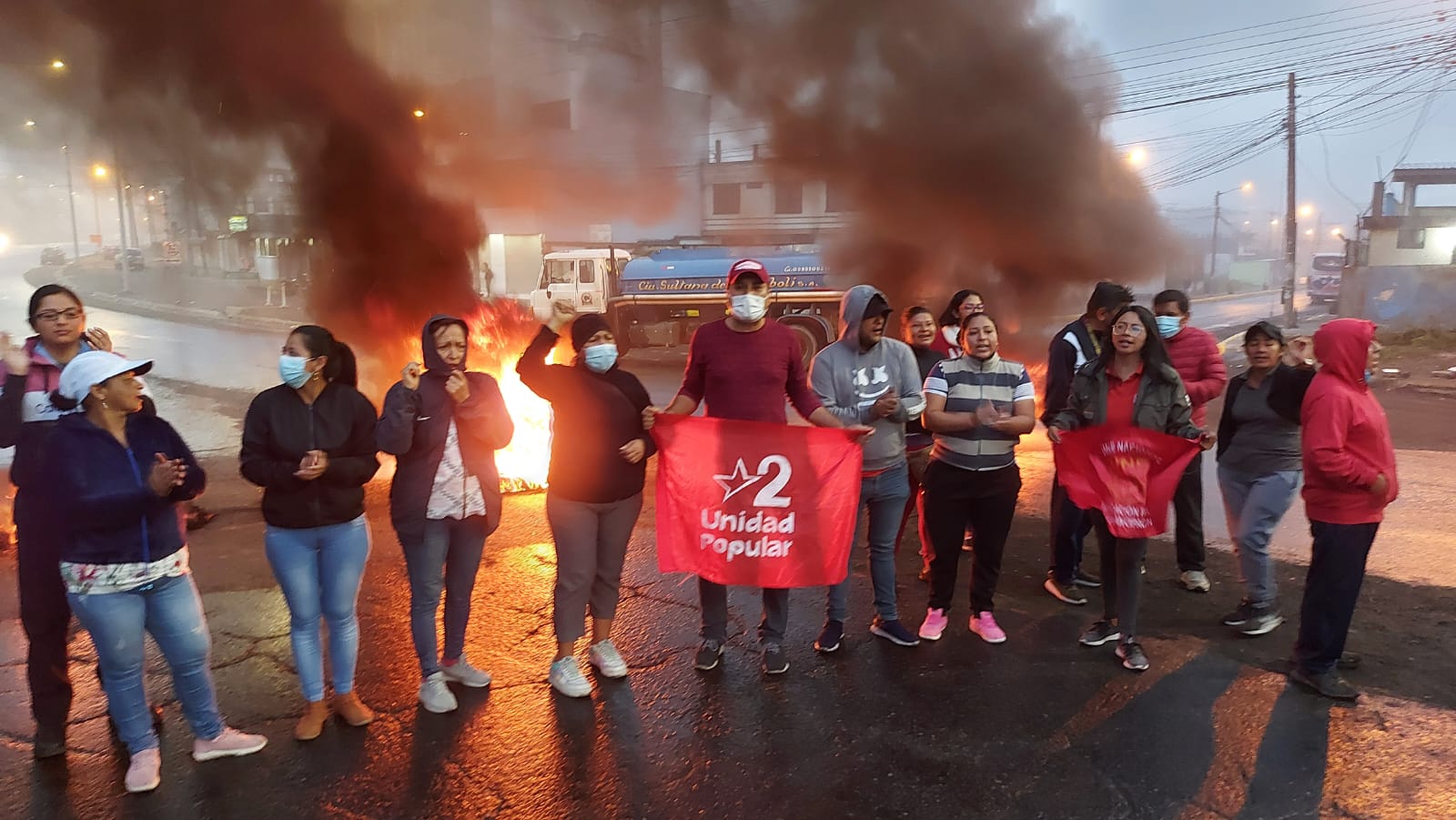 11.-une-bloquea-varias-vias-a-nivel-nacional-en-rechazo-al-reglamento-de-la-loei-ecuador221.com_.ec_ UNE bloquea varías vías a nivel nacional en rechazo al reglamento de la LOEI