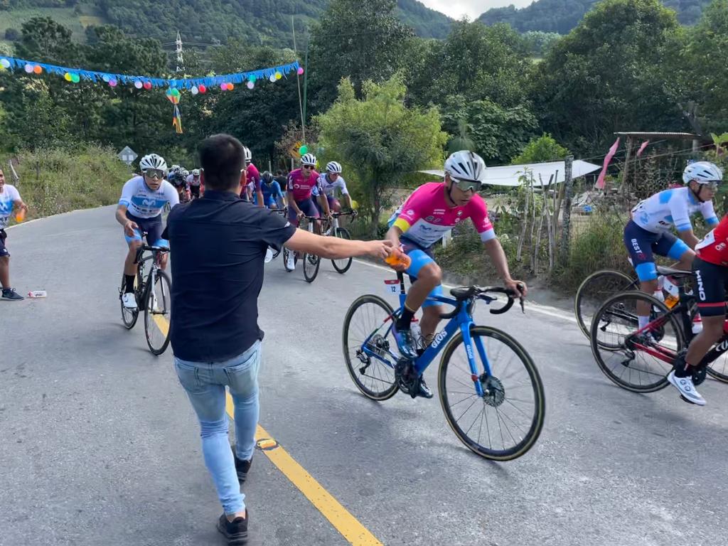 ciclistas Ciclistas ecuatorianos demuestran ser la mejor escuadra extranjera