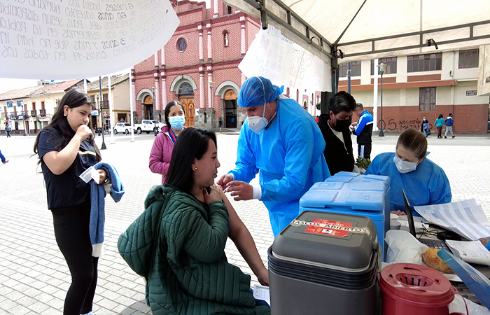 ecuador 221 ecuador-y-colombia-desarrollaron-jornada-binacional-de-vacunacion-ecuador221.com_.ec_ Ecuador y Colombia desarrollaron jornada binacional de vacunación