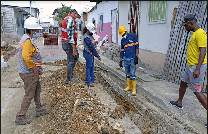 ecuador 221 en-la-isla-trinitaria-1266-usuarios-se-benefician-con-la-rehabilitacion-de-redes-de-agua-ecuador221.com_.ec- En la Isla Trinitaria 1266 usuarios se benefician con la rehabilitación de redes de agua