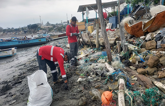 interagua-recolecta-3000-kilos-de-desechos-en-playas-de-puna-ecuador221.com_.ec_ Interagua recolecta 3000 kilos de desechos en playas de Puná