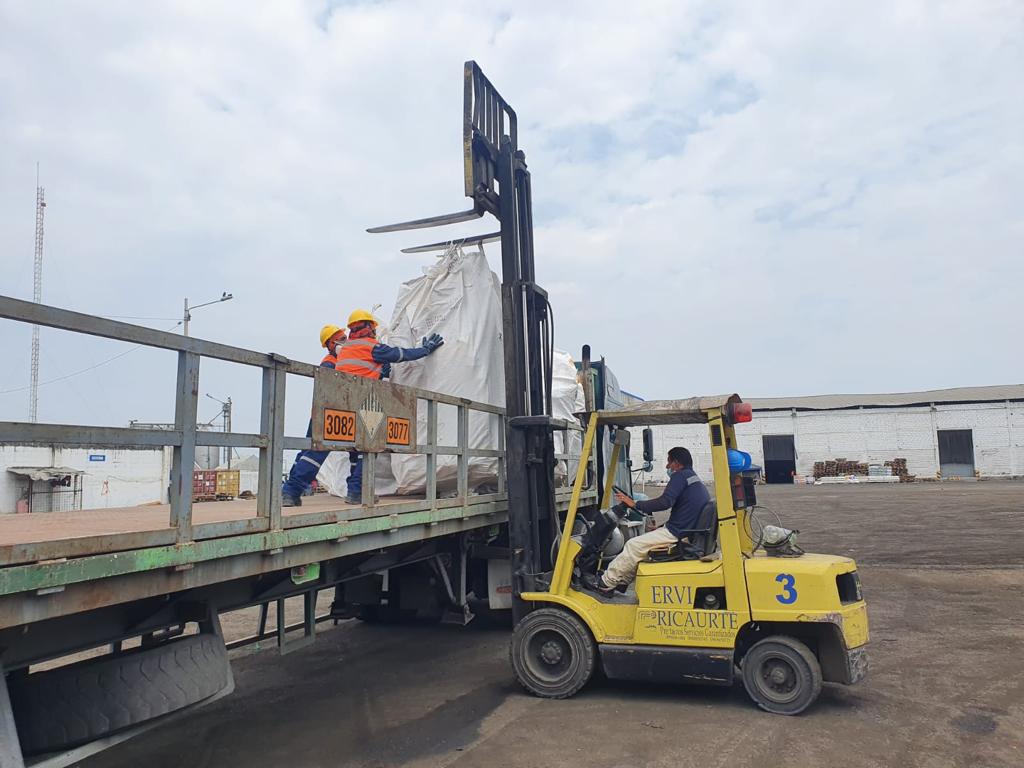 desechos Galápagos se libera de 14 toneladas de desechos peligrosos