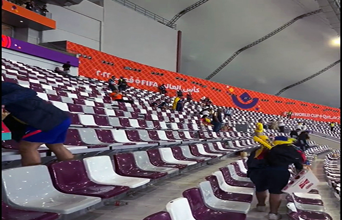 hinchas-ecuatorianos-siguen-el-ejemplo-de-los-nipones-y-limpian-el-estadio-jalifa-ecuador221.com_.ec_ Hinchas ecuatorianos siguen el ejemplo de los nipones y limpian el estadio Jalifa