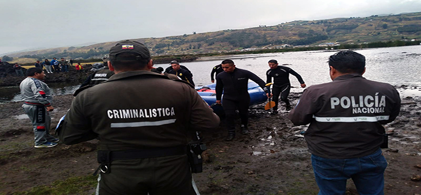 Colta-naufragio Un yate lleno de turistas naufragó en la Laguna de Colta y dejó tres muertos