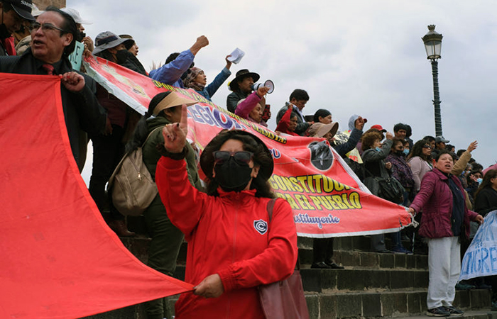 manifestaciones-en-peru-ya-suman-cuatro-personas-muertas-y-casi-medio-centenar-de-heridos-ecuador221.com_.ec_ Manifestaciones en Perú ya suman cuatro personas muertas y casi medio centenar de heridos