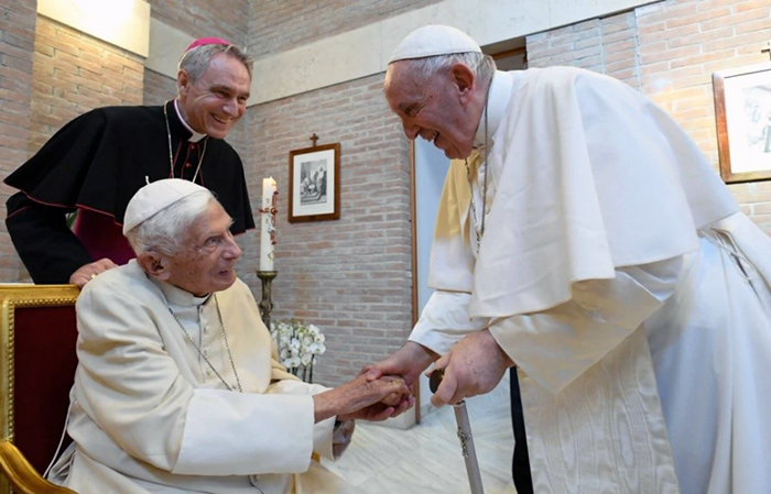 papa-francisco-pide-orar-por-benedicto-xvi-esta-muy-enfermo-ecuador221.com_.ec_ Papa Francisco pide orar por Benedicto XVI: “Está muy enfermo”