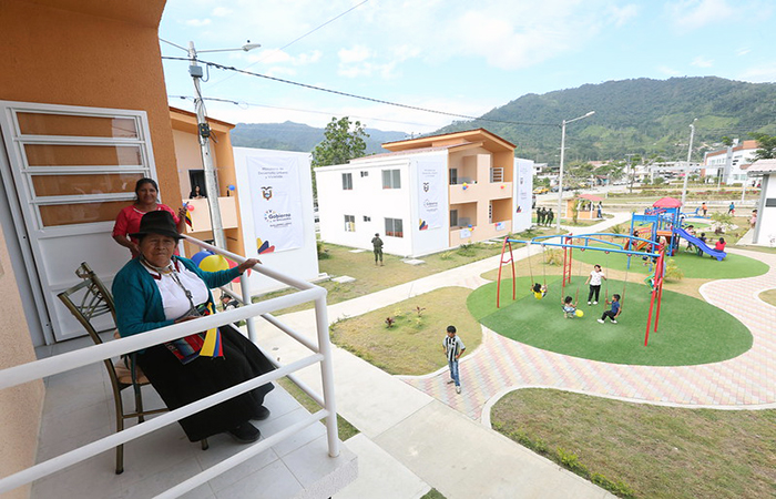 presidente-lasso-entrego-soluciones-habitacionales-en-zamora-chinchipe-loja-cotopaxi-y-canar-ecuador221.com_.ec- Presidente Lasso entregó soluciones habitacionales en Zamora Chinchipe, Loja, Cotopaxi y Cañar