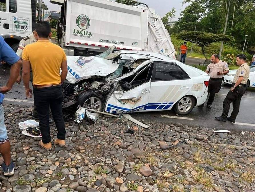 E56DF294-2D5F-4F15-829B-3796ACE3FFD9 Accidente de tránsito entre una patrulla policial y un camión de basura