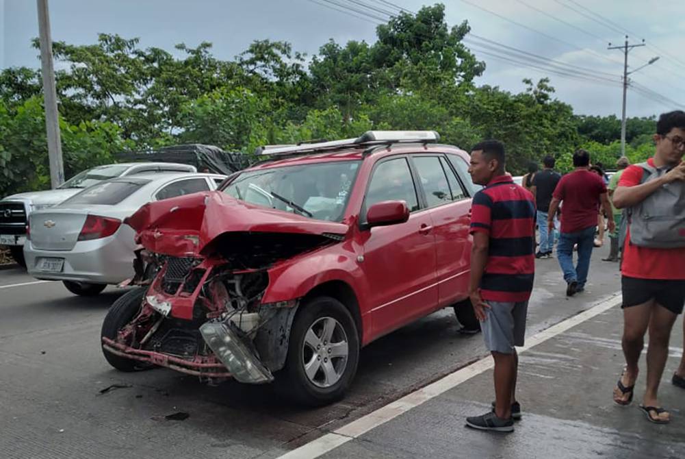 E6B5DFB6-0D2B-4BC8-ABA1-A8A794712255 Múltiple accidente deja 1 muerto y 5 personas heridas en El Carmen