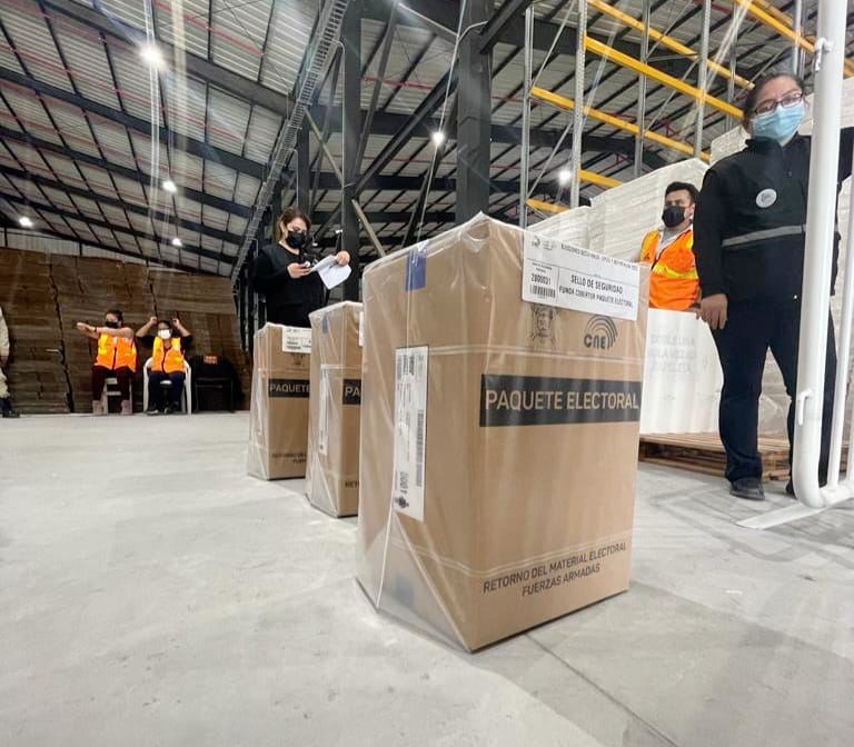 ecuador 221 cne-inicio-el-envio-de-paquetes-electorales-de-las-elecciones-2023-ecuador221.com_.ec_ CNE inició el envío de paquetes electorales de las Elecciones 2023