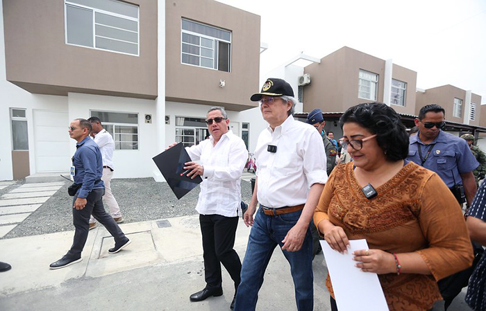 ecuador 221 gobierno-nacional-entrego-100-viviendas-nuevas-en-santa-elena-ecuador221.com_.ec_ Gobierno Nacional entregó 100 viviendas nuevas en Santa Elena