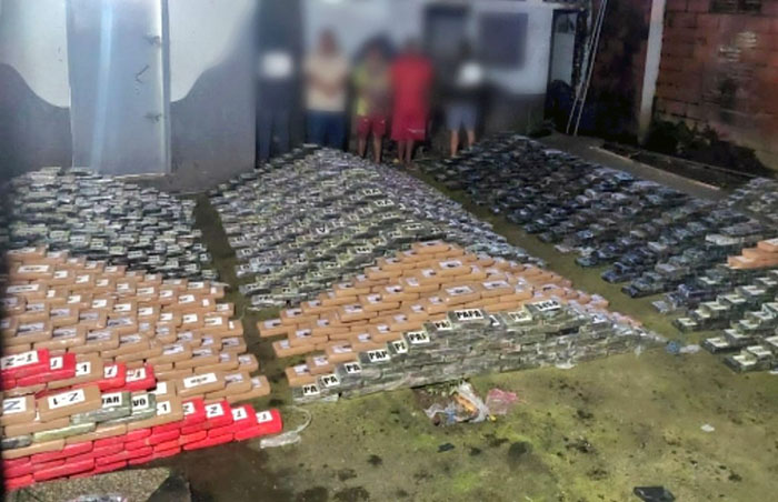 la-policia-decomisa-3-toneladas-de-cocaina-en-una-finca-de-buena-fe-ecuador221.com_.ec_ La Policía decomisa 3 toneladas de cocaína en una finca de Buena Fe