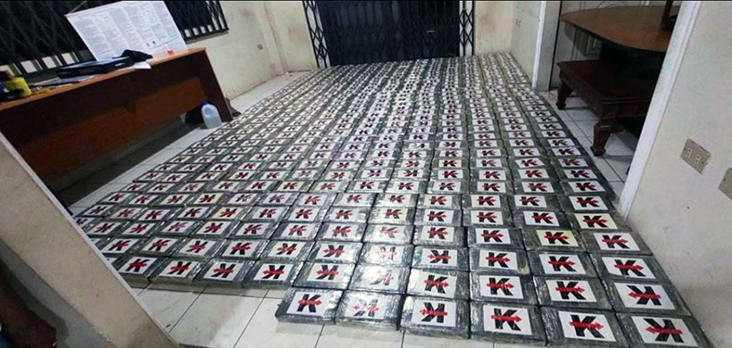 ecuador 221 los-paquetes-de-coca Exmilitar guardaba más de una tonelada de cocaína en su casa