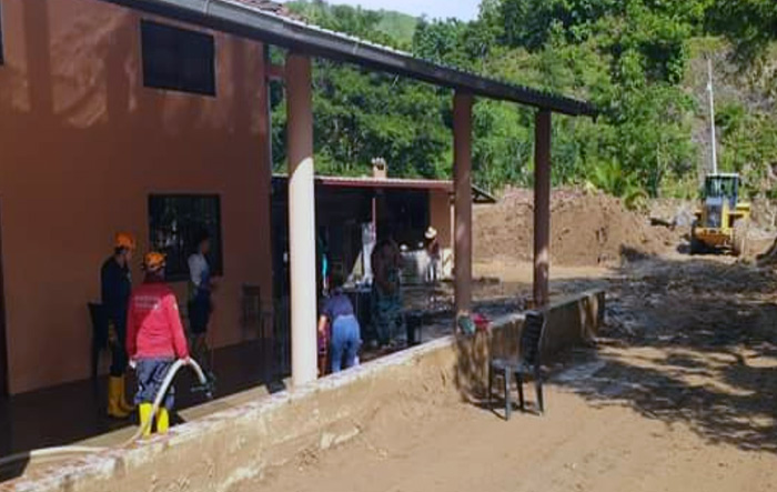 portovelo-35-familias-afectadas-por-desbordamiento-del-rio-ambocas-ecuador221.com_.ec_ Portovelo:35 familias afectadas por desbordamiento del río Ambocas