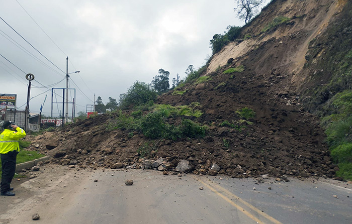 sngre-declara-alerta-amarilla-en-alausi-por-deslizamientos-de-tierra-ecuador221.com_.ec_ SNGRE declara alerta amarilla en Alausí, por deslizamientos de tierra