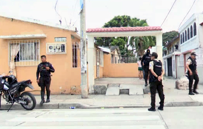 un-explosivo-detono-frente-a-un-colegio-del-sector-de-la-alborada-ecuador221.com_.ec_ Un explosivo detonó frente a un colegio del sector de la Alborada