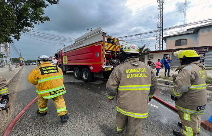 una-bodega-de-la-parroquia-chongon-se-incendio-ecuador221.com_.ec_ Una bodega de la parroquia Chongón se incendió