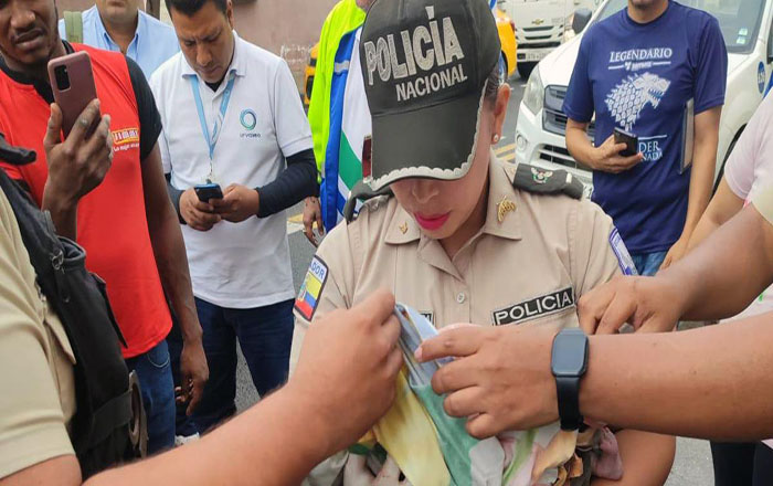 abandonan-a-una-bebe-recien-nacida-en-el-suburbio-de-guayaquil-ecuador221.com_.ec_ Abandonan a una bebé recién nacida en el Suburbio de Guayaquil