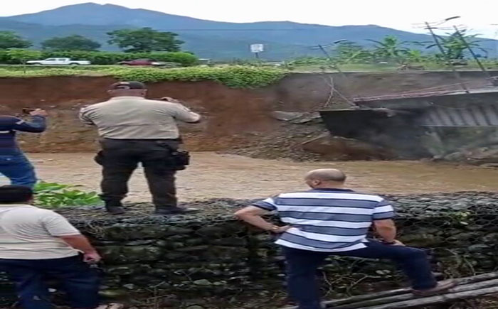 ecuador 221 coe-declara-en-emergencia-al-canton-montalvo-por-inundaciones-ecuador221.com_.ec_ COE declara en emergencia al cantón Montalvo por inundaciones