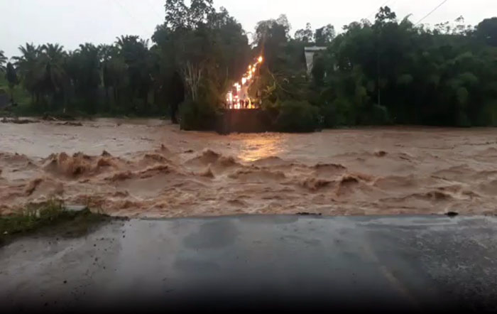 crecida-del-rio-blanco-ocasiona-el-colapso-del-puente-en-la-via-calacali-ecuador221.com_.ec_ Crecida del río Blanco ocasiona el colapso del puente en la vía Calacalí