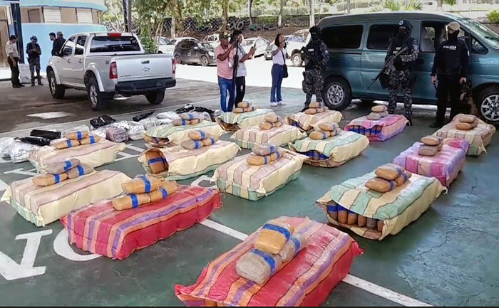 policia-decomisa-644-paquetes-de-marihuana-en-san-mateo-ecuador221.com_.ec_ Policía decomisa 644 paquetes de droga en San Mateo