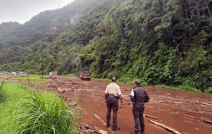 via-aloag-santo-domingo-continua-cerrada-por-derrumbe-ecuador221-com.ec_ Vía Alóag- Santo Domingo continúa cerrada por derrumbe