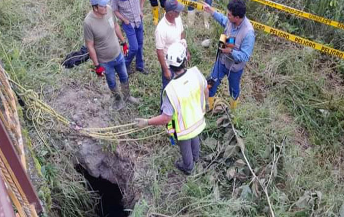 la-tierra-se-hundio-en-el-sector-de-luis-crespo-en-zaruma-ecuador221.com_.ec_-1 La tierra se hundió en el sector de Luis Crespo en Zaruma