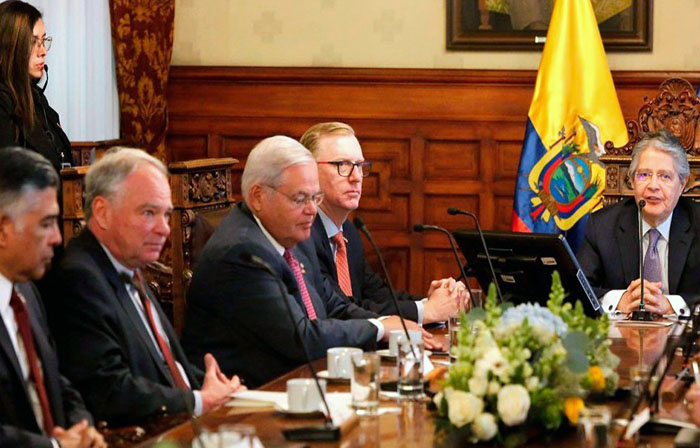 presidente-lasso-y-senadores-de-ee-uu-se-reunieron-en-carondelet-ecuador221.com_.ec_ Presidente Lasso y senadores de EE.UU. se reúnen en Carondelet