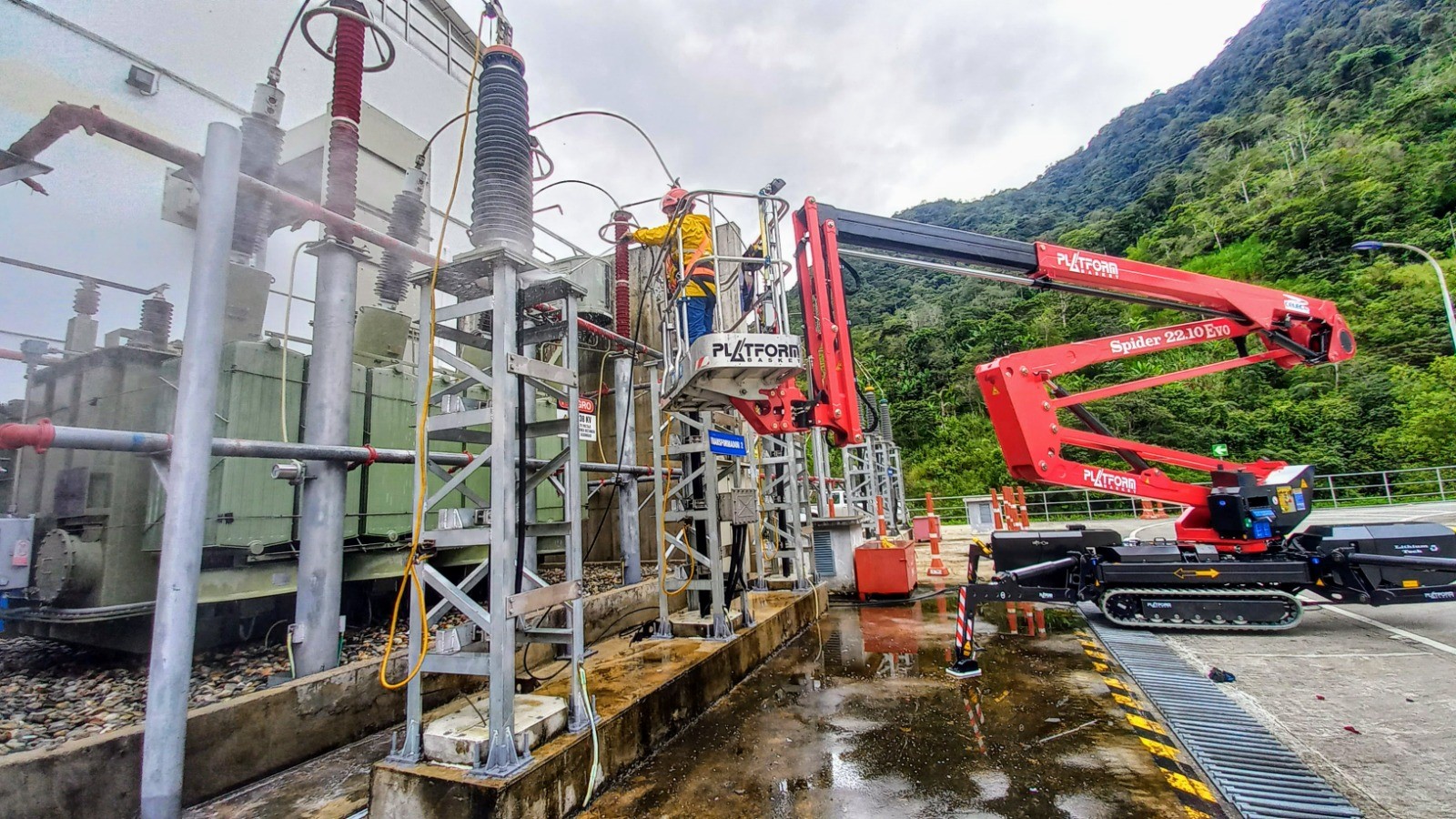 tecnicos-de-celec-dan-mantenimiento-a-turbinas-de-la-central-hidroelectrica-delsitanisagua-ecuador221.com_.ec_ Técnicos de Celec dan mantenimiento a turbinas de la central hidroeléctrica Delsitanisagua