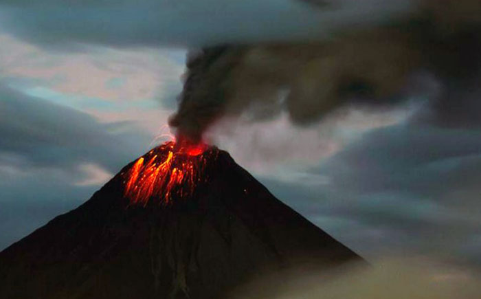 volcan-sangay-arroja-flujos-piroclasticos-y-lava-ecuador221.com_.ec_ Volcán Sangay arroja flujos piroclásticos y lava