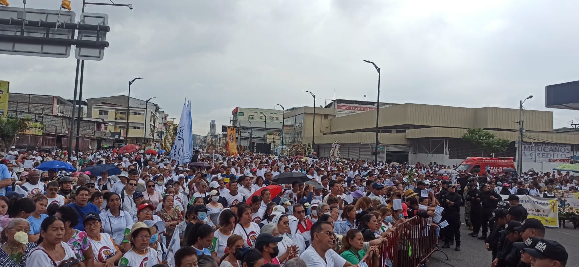 WhatsApp-Image-2023-05-27-at-19.53.29 Fieles católicos se reunieron para pedir por la paz y la reconciliación del Ecuador