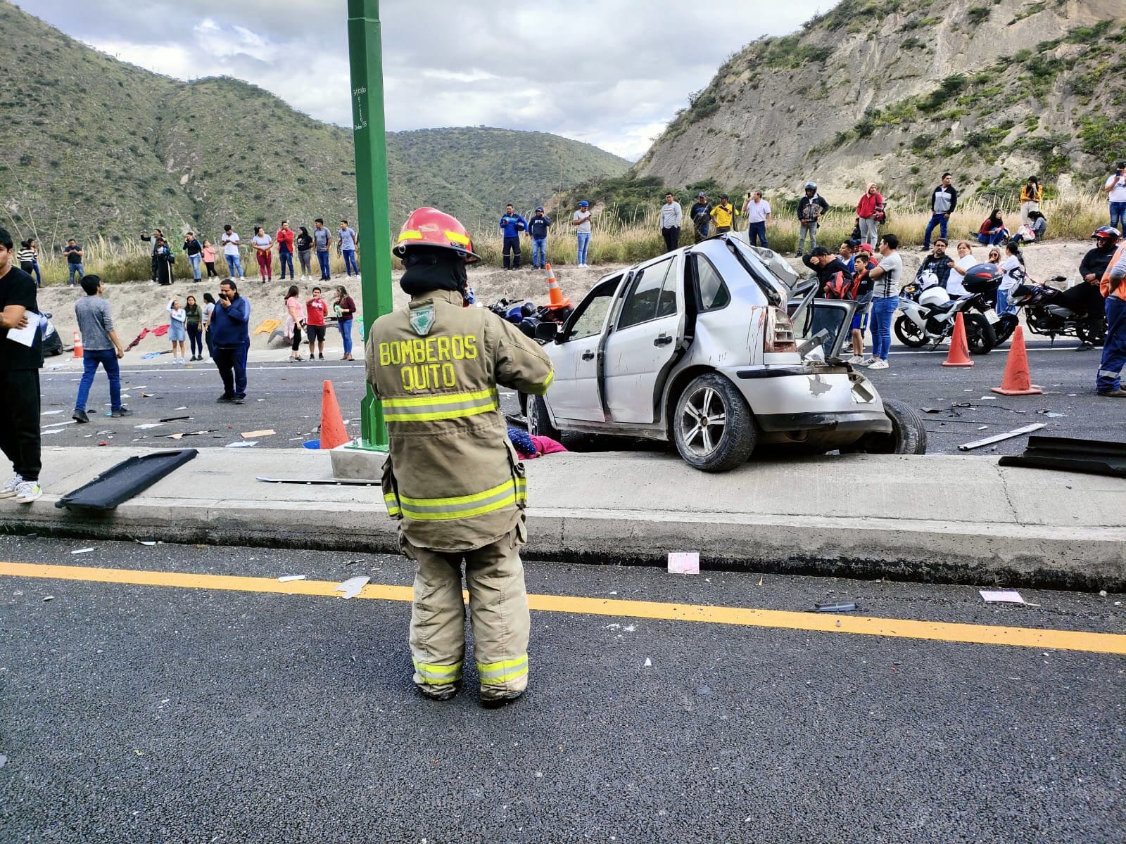 WhatsApp-Image-2023-05-27-at-21.20.18 Accidente terrible en Quito trailer pierde frenos y arrasa con vehiculos.