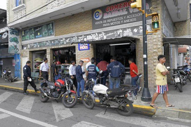 clausuran-5-talleres-de-motocicletas-en-el-suburbio-de-la-ciudad-ecuador221.com_.ec_ Clausuran 5 talleres de motocicletas en el Suburbio de la ciudad