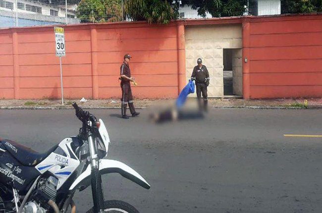 en-cruce-de-balas-un-delincuente-fue-abatido-en-guayaquil-ecuador221.com_.ec_ En un cruce de balas un delincuente fue abatido en Guayaquil