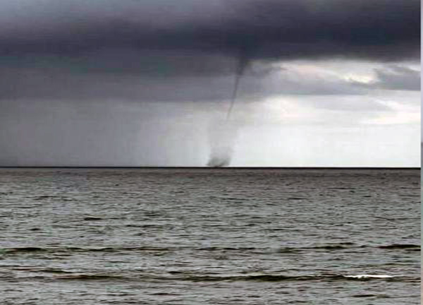 inamhi-explica-por-que-se-formo-una-tromba-marina-en-las-costas-de-santa-elena-ecuador221.com_.ec_ Inamhi explica por qué se formó una tromba marina en las costas de Santa Elena