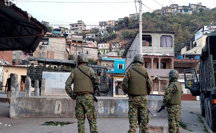 militares-incursionan-en-el-cerro-las-cabras-en-duran-en-busca-de-bandas-delictivas-ecuador221.com_.ec_ Militares incursionan en el cerro Las Cabras en Durán en busca de bandas delictivas