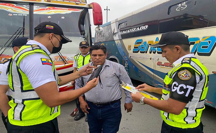 suspenden-11-buses-por-malas-condiciones-tecnicas-durante-operativos-ecuador221.com_.ec_ Suspenden 11 buses por malas condiciones técnicas durante operativos