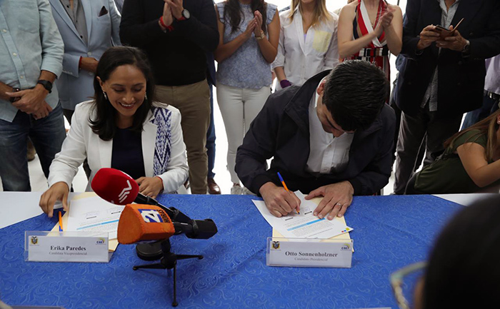 el-binomio-otto-sonnenholzner-erika-paredes-acepto-la-precandidatura-en-el-cne-ecuador221.com_.ec_ El binomio Otto Sonnenholzner - Erika Paredes aceptó la precandidatura en el CNE