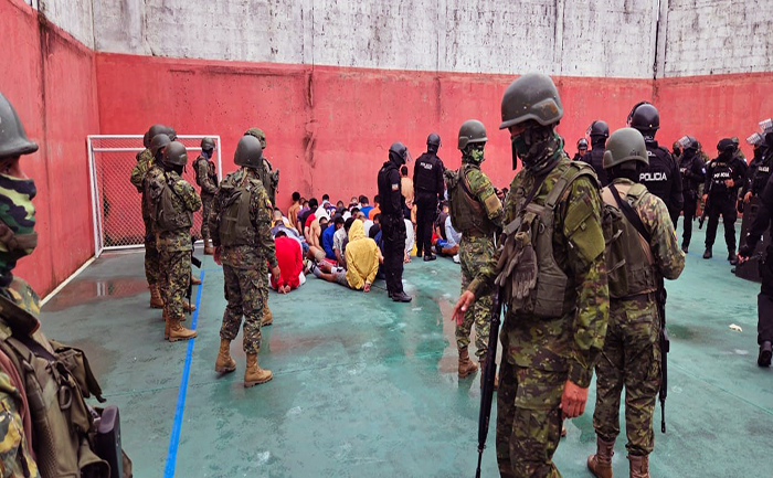ecuador 221 militares-y-policias-decomisan-telefonos-y-televisores-en-carcel-de-santo-domingo-ecuador221.com_.ec_ Militares y policías decomisan teléfonos y televisores en cárcel de Santo Domingo