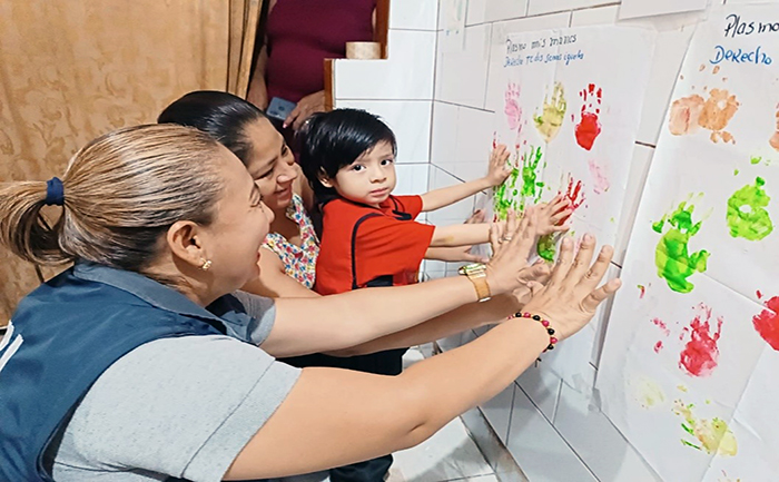ninos-estimulan-su-aprendizaje-con-la-guia-de-educadoras-de-atencion-familiar-ecuador221.com_.ec_ Niños estimulan su aprendizaje con la guía de educadoras de atención familiar